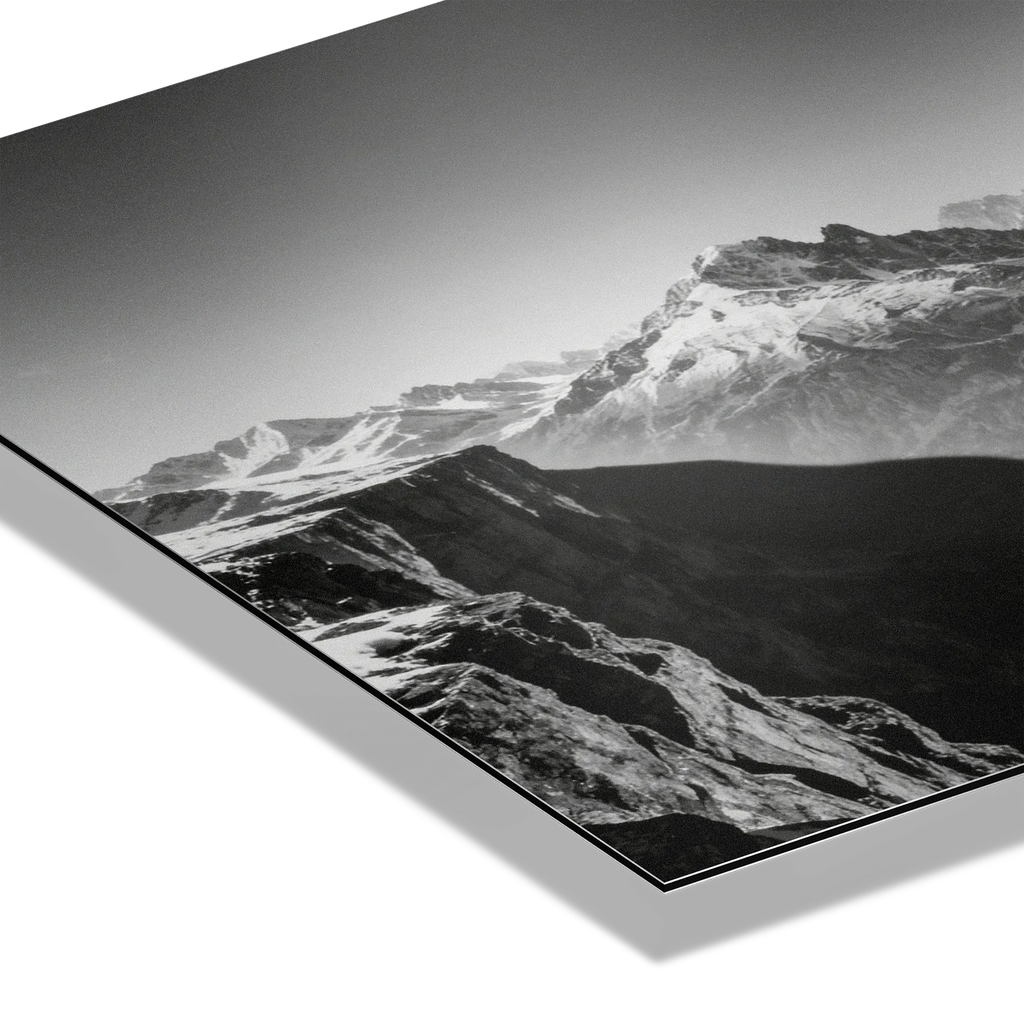 Alpine Ibex Horizon – Alu-Dibond wall art showcasing a dramatic mountain cliff in stunning black-and-white detail.