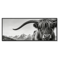 Alpine Horned Beauty – Alu-Dibond wall art featuring a majestic black-and-white portrait of an Alpine cow.