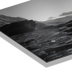 Edge of Silence – Alu-Dibond wall art capturing mountain ridges and mist in serene black and white.