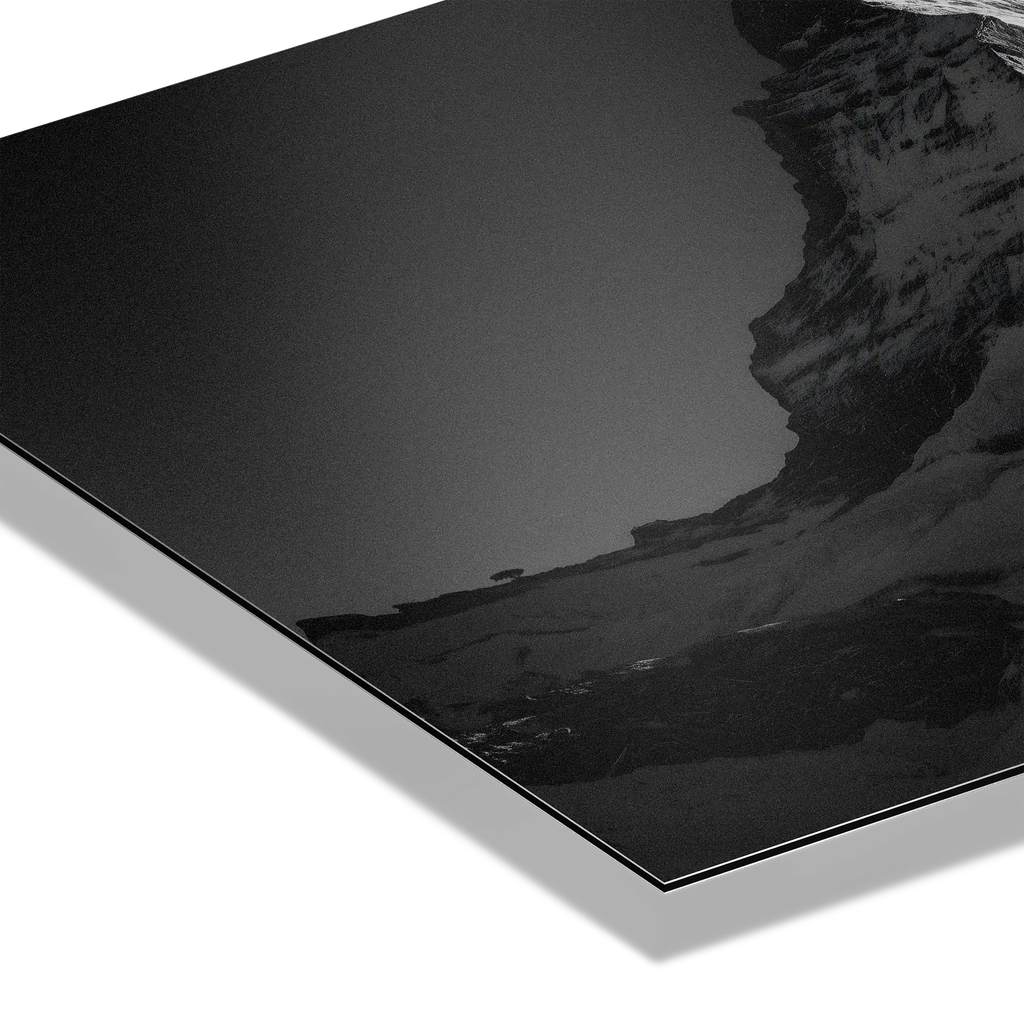 Matterhorn Light – Alu-Dibond wall art showcasing the majestic peak and its captivating reflections.