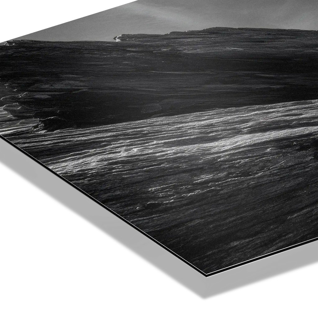 Matterhorn Lines – Alu-Dibond wall art showcasing elegant geometry and textures in black and white.