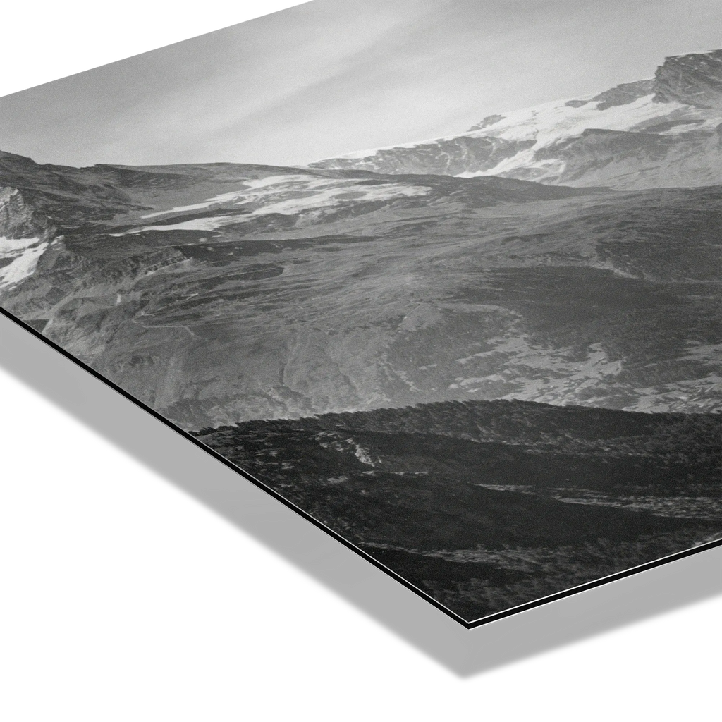 Alone with the Matterhorn – Alu-Dibond wall art featuring a dramatic alpine landscape.